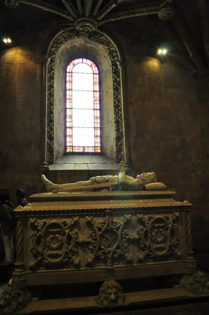 ジェロニモス修道院のルイス・デ・カモンイスの石棺