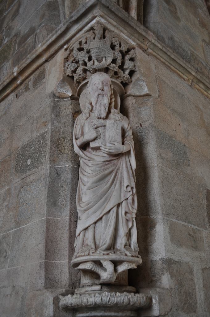 エヴォラ大聖堂の回廊に飾られている福音伝道者の彫像