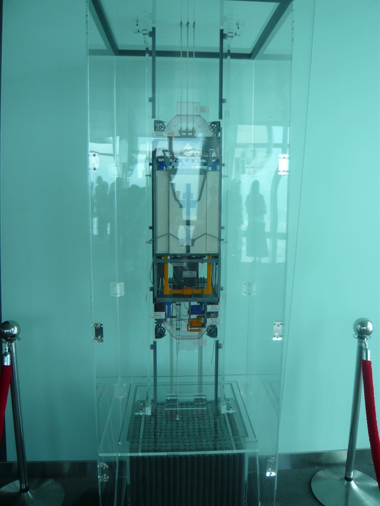 台北101の超高速エレベータの模型