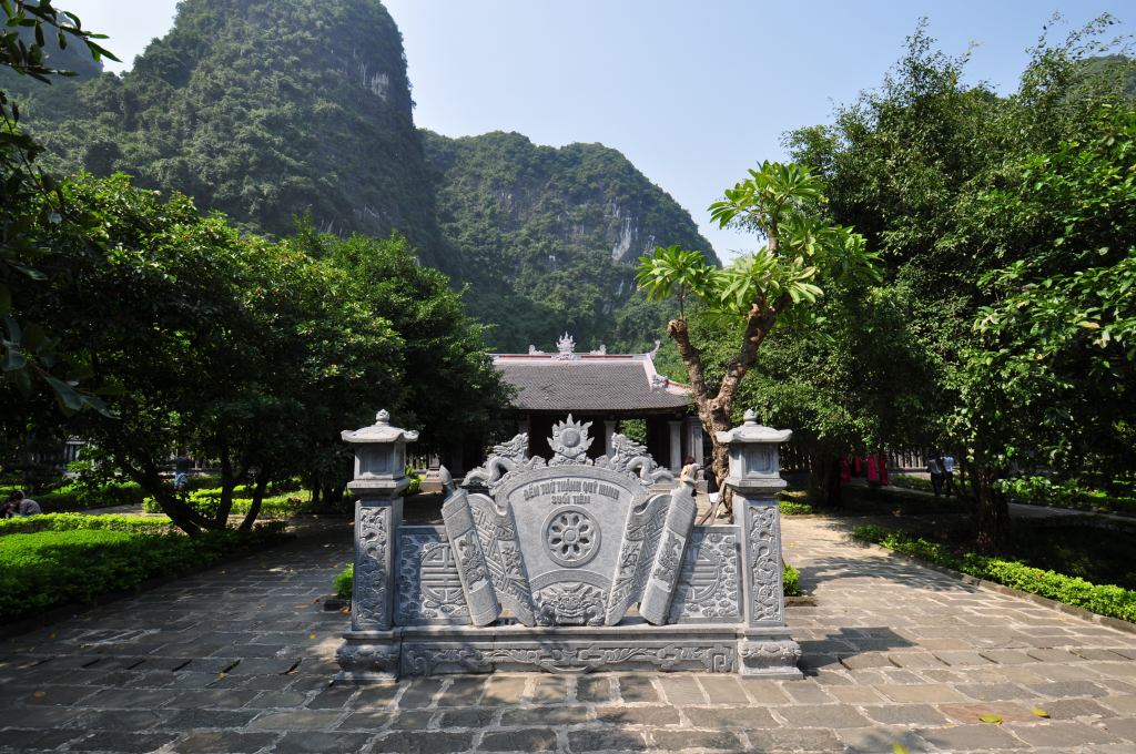 Suoi Tien Temple