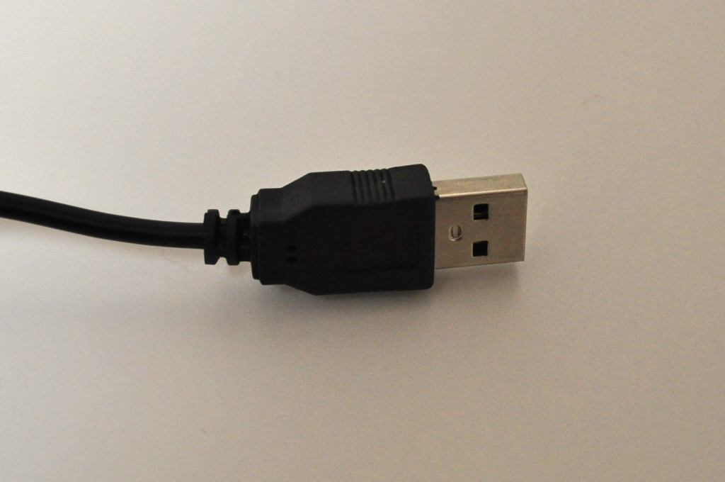撮影ボックス（製品型番：AMZLEDSBX）の電源コネクタ（USB Type-A）