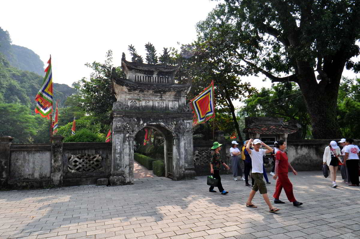 ディン・ティエン・ホアン廟の入り口