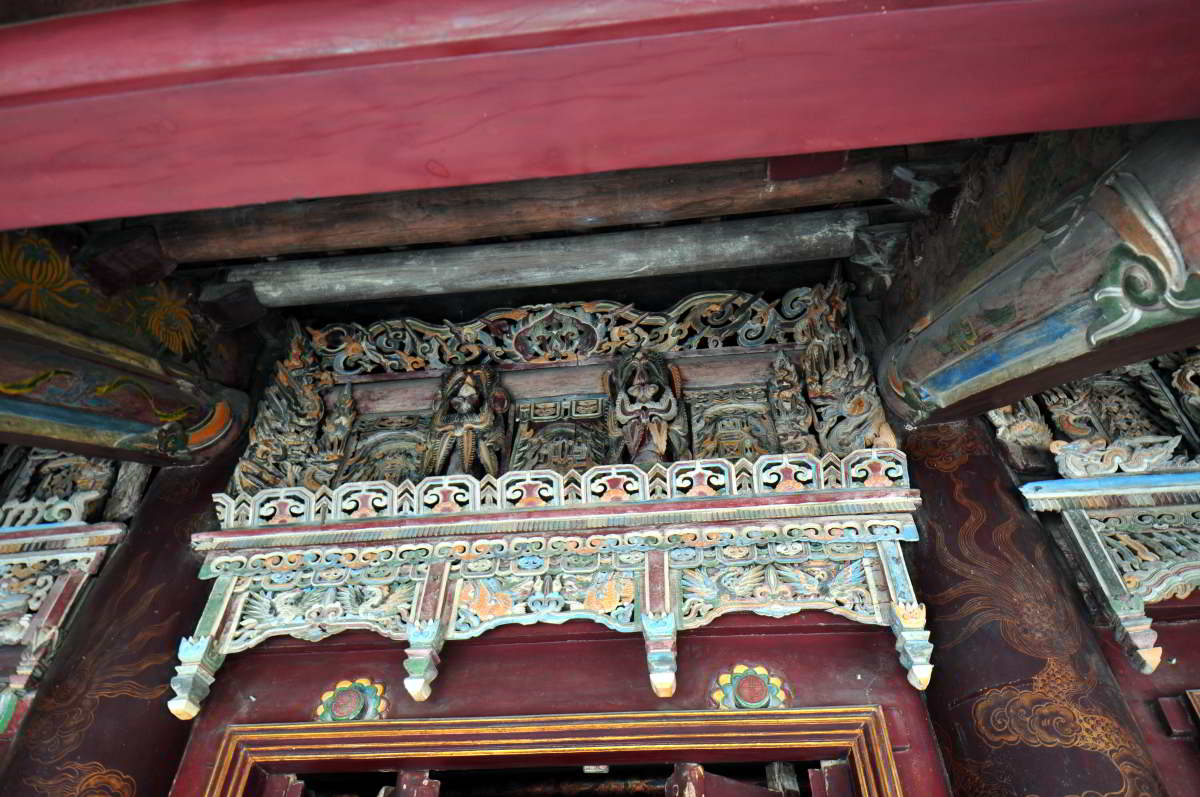 ディン・ティエン・ホアン廟の壁の彫刻